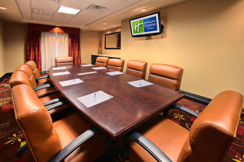 Holiday Inn Express & Suites Cotulla by IHG