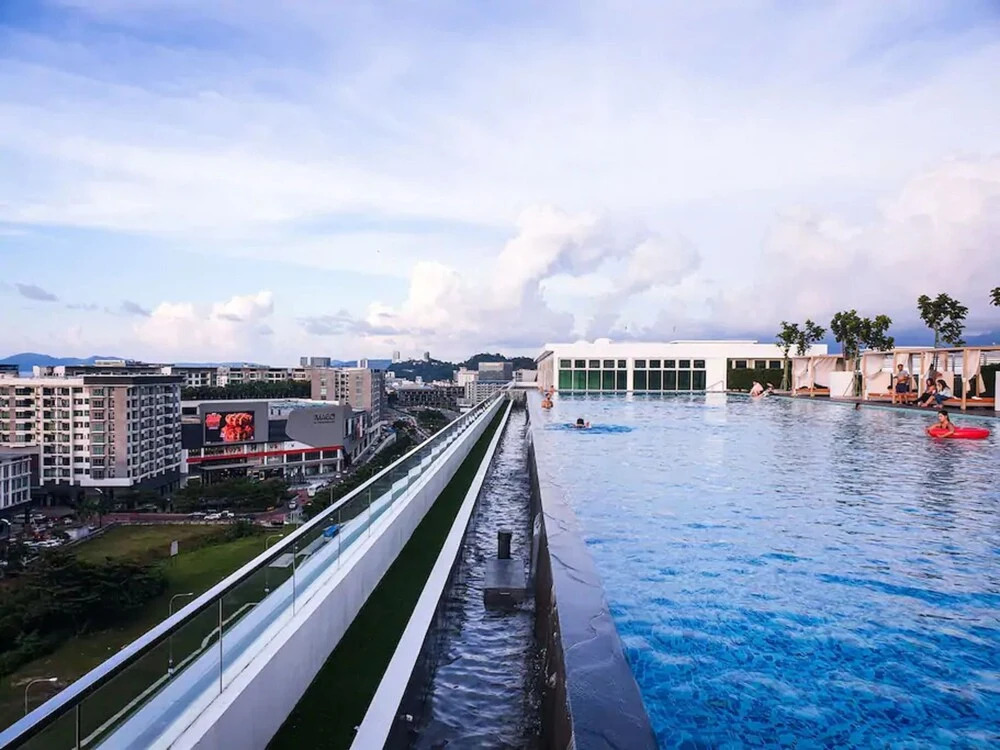 YOOM Families Luxury Infinity Pool 7 Pax