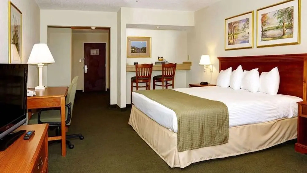 Magnuson Hotel on the Lake Clarksville