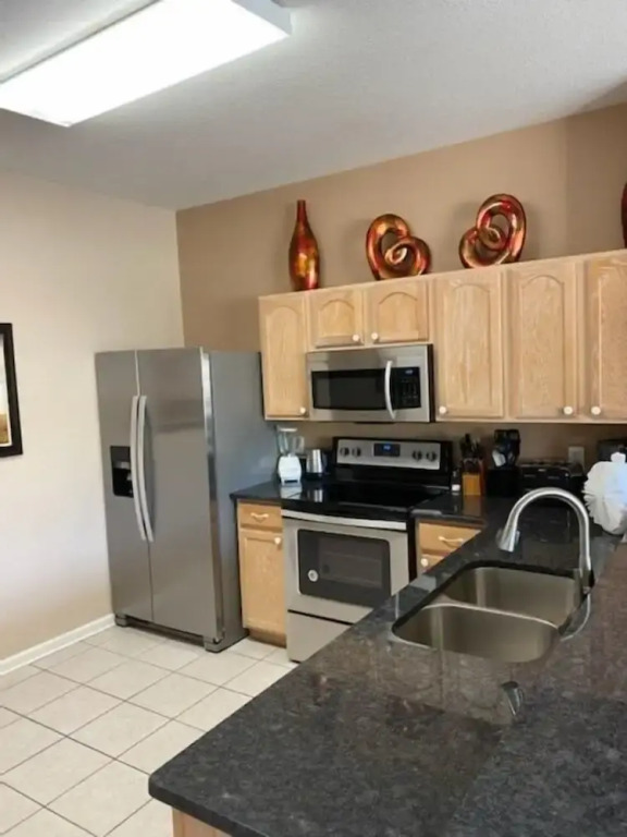 3 Br 2 Miles To Disney, Pool, Free Wifi And More 3 Bedroom Townhouse by RedAwning