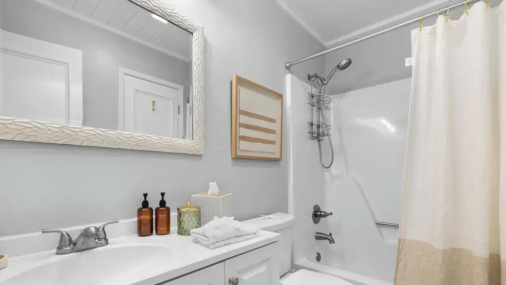 Spacious Family-friendly Retreat Beach Walkable