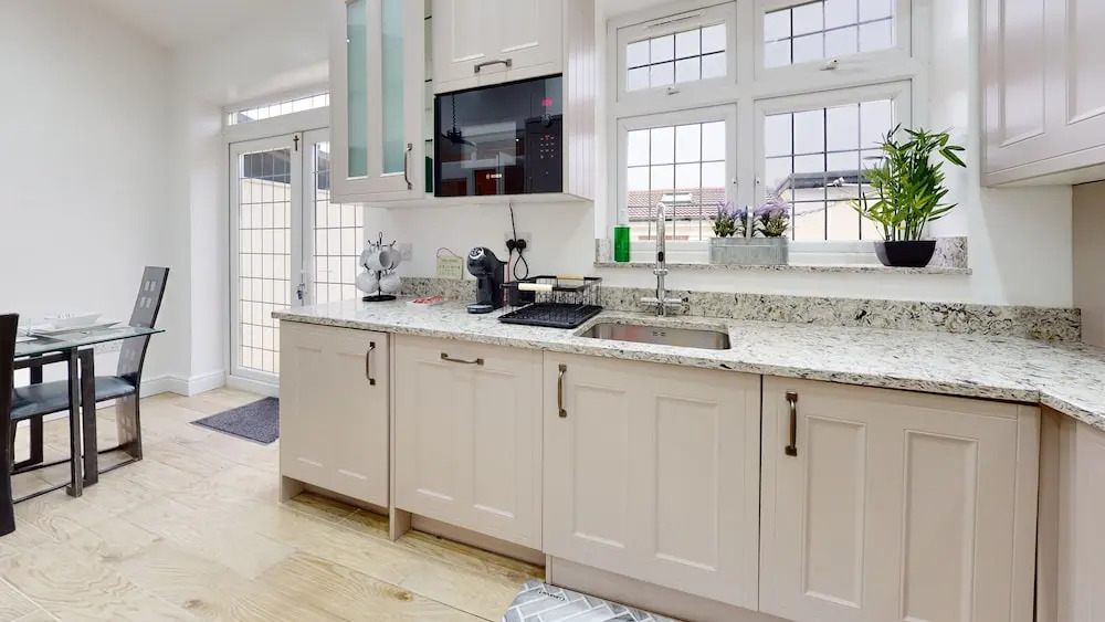 Charming 5-bed House in Romford