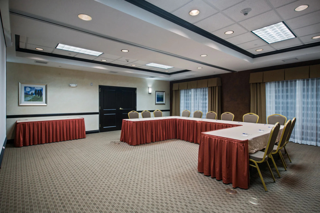 Holiday Inn Express & Suites - Green Bay East by IHG