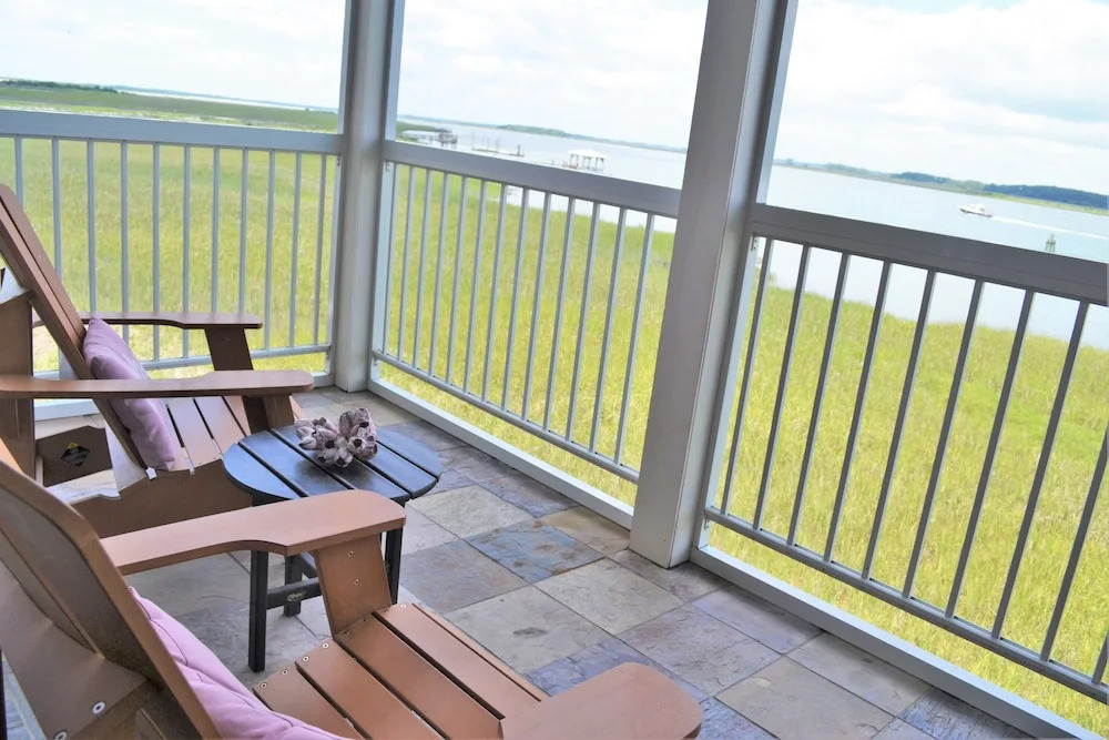 Regatta Inn