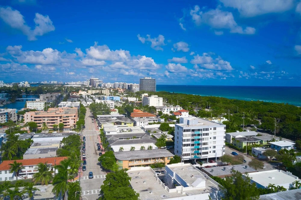 1 BR APT 6min walk Miami Beach Kitchen 02