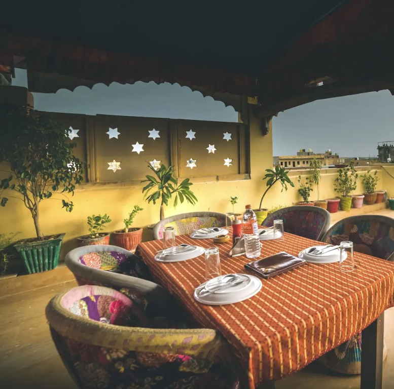 Jaisalmer Hostel Crowd