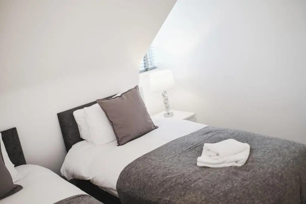 Canterbury 2 Bed Apartment Close to Town CT1 Sleeps 6