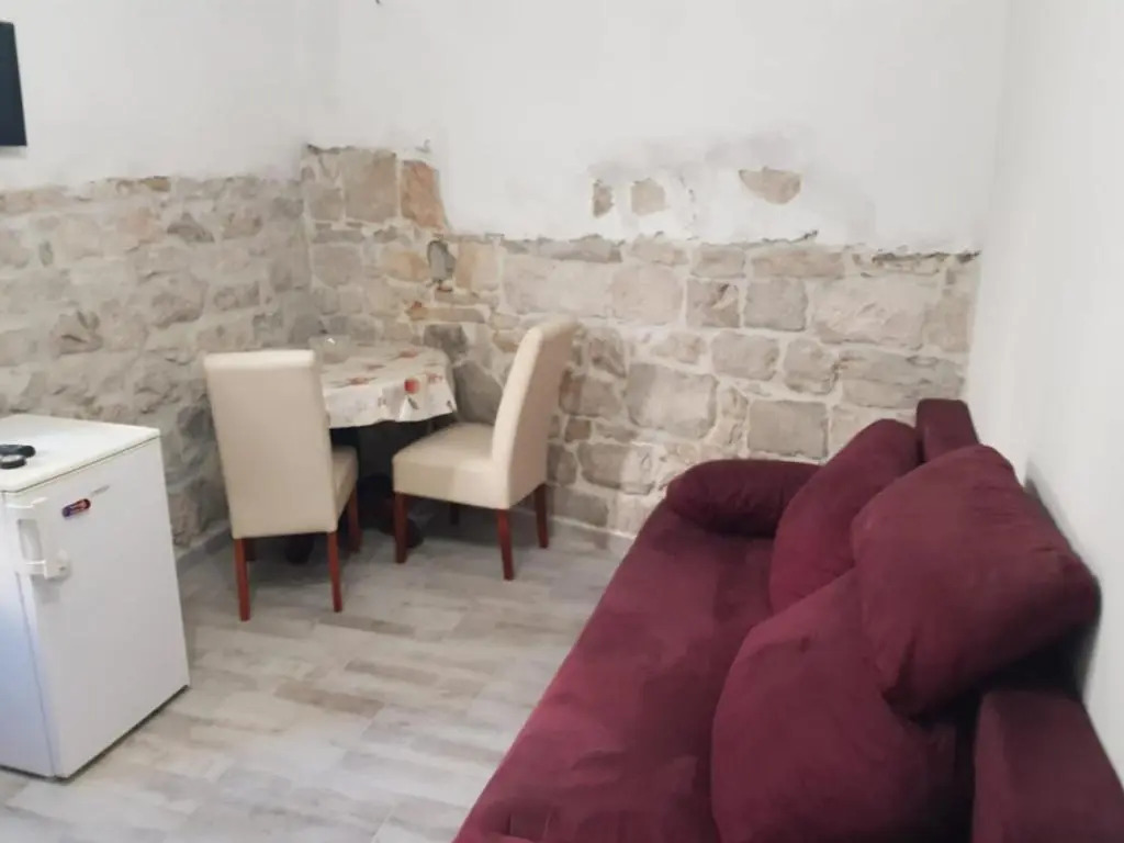 Eldi Apartments