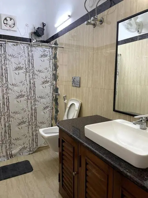 Lovely 4 bedroom condo