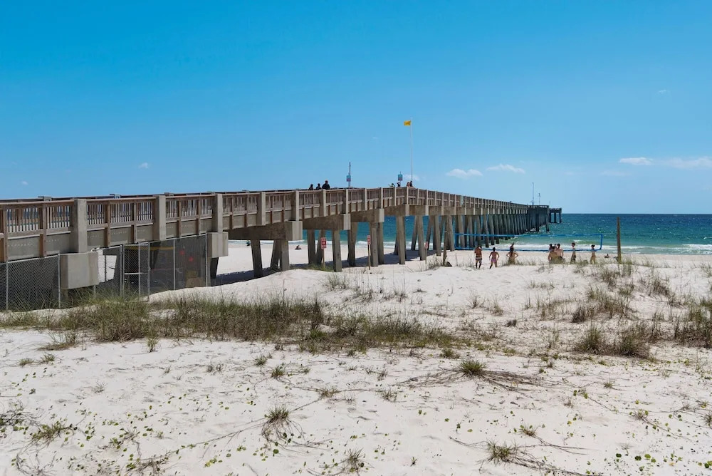Beach Haven! 2BR 2BA Sleeps 6! Coastal Paradise Awaits!