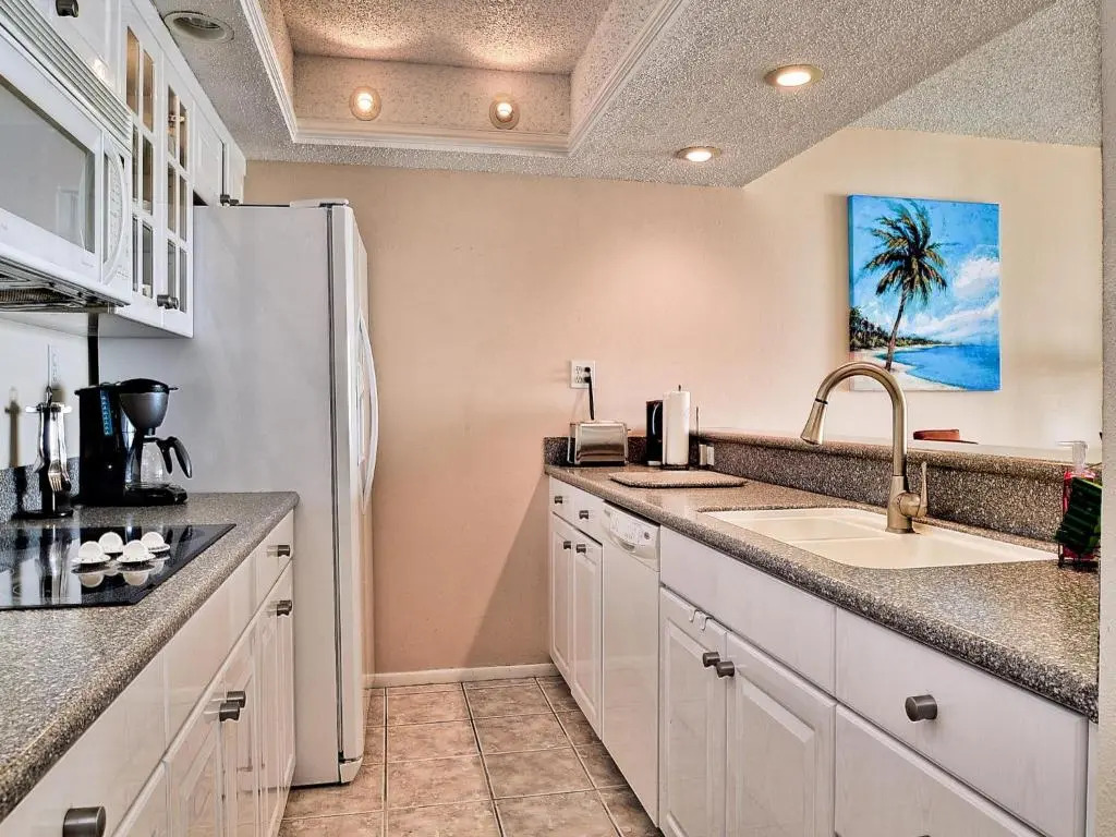 440 West Condos 1508S Walk to the Beach 555