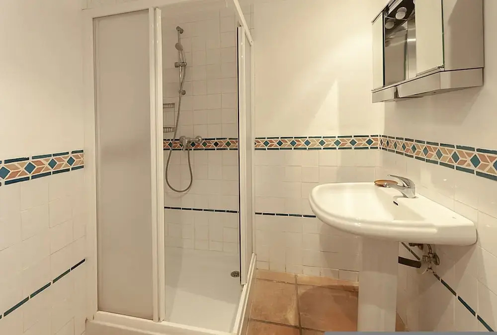 Casabra in Ador With 5 Bedrooms and 3 Bathrooms