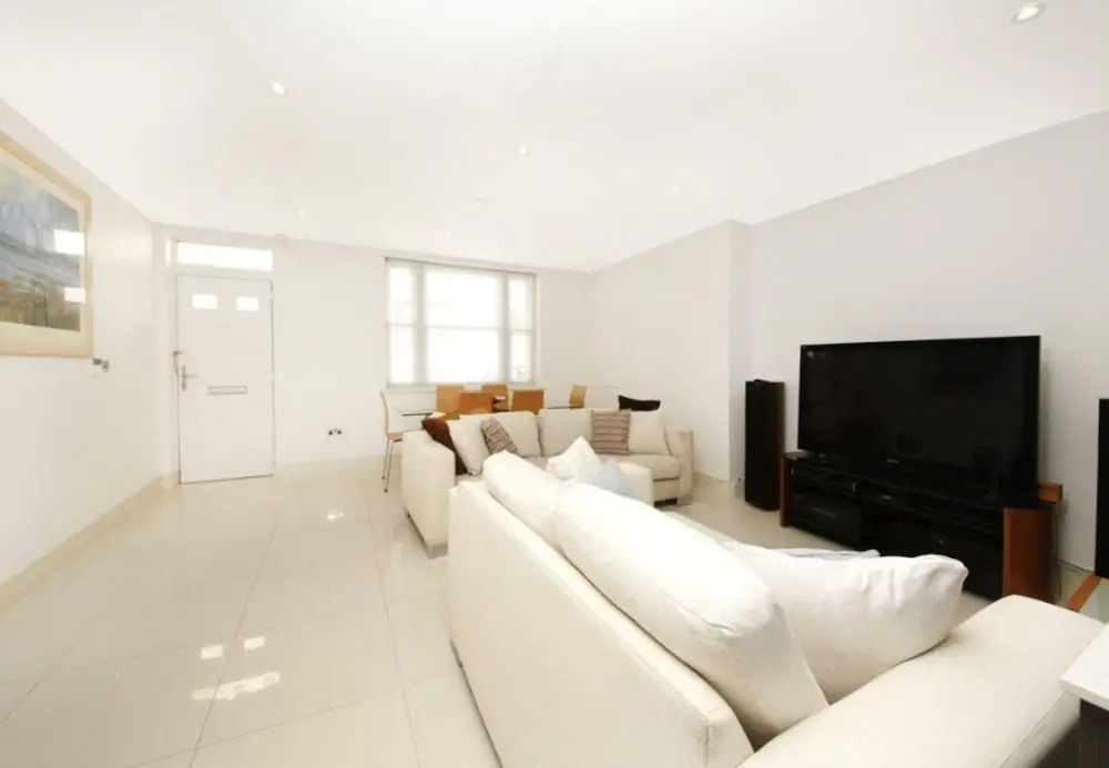 Modern 2 Bedroom House in Whitechapel