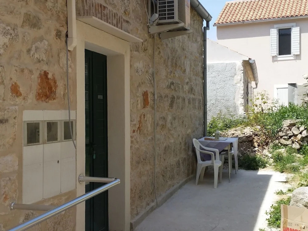 Rustic Apartment in Vis with sea-view