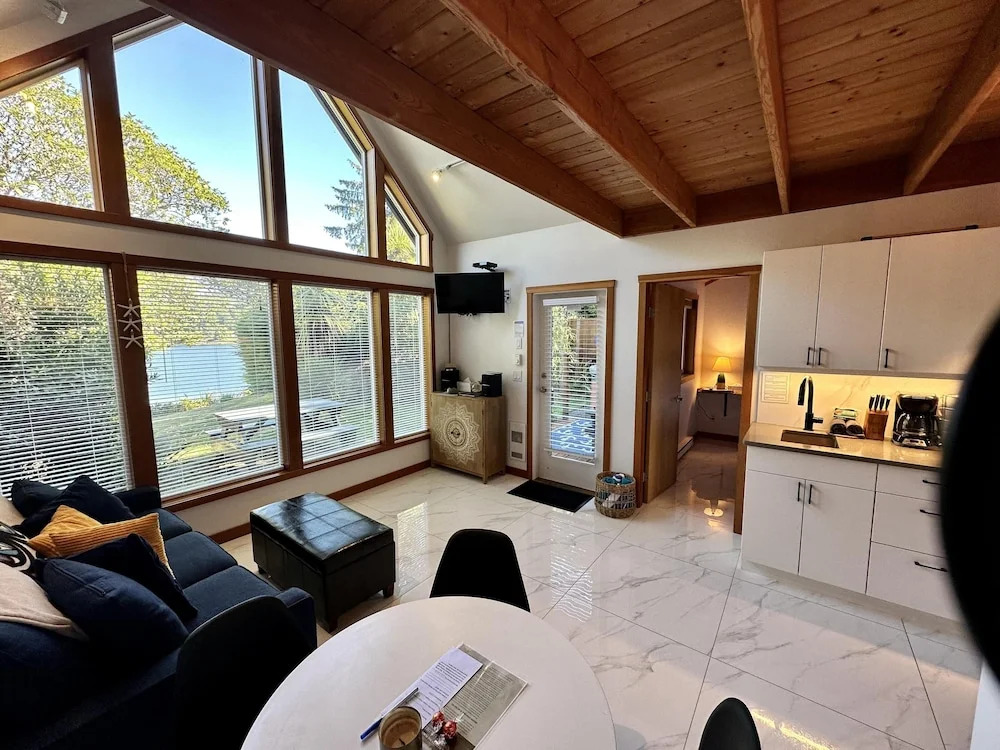Private Oceanfront Cabin And Hot Tub! - Gww