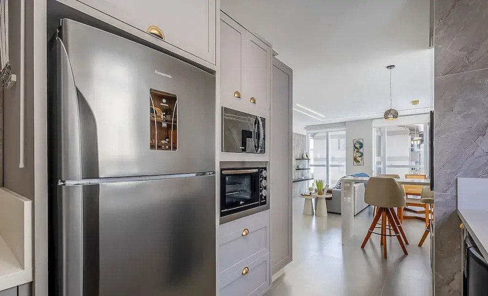 Modern 3BR apt Near the Beach Ema0201
