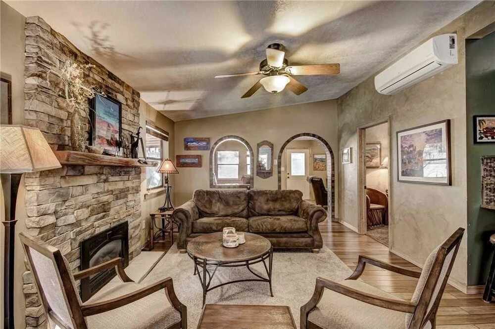 A Stones Thoreau - Two Bedroom Cabin with Hot Tub