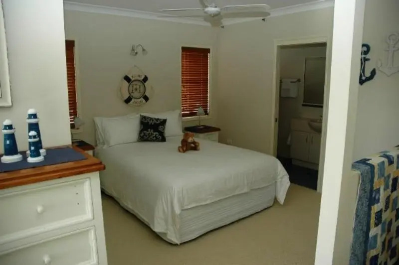 Alexander Lakeside Bed & Breakfast