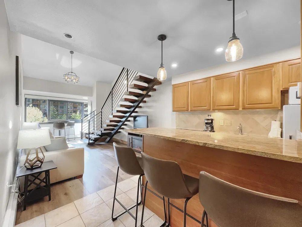 Studio with Prime Location in Heart of Center Village - CJ303 by Redawning