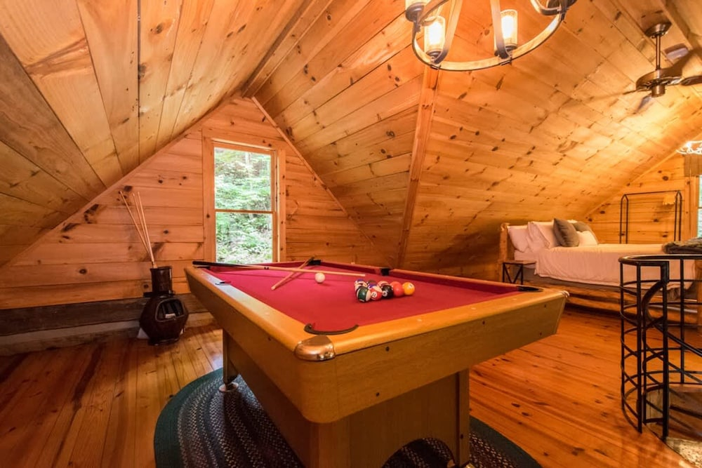 Epic 1BR Cabin w Outdoor Fireplace 5 Min to Town