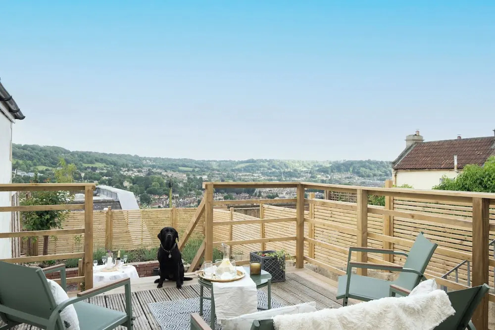 Garden apartment with balcony