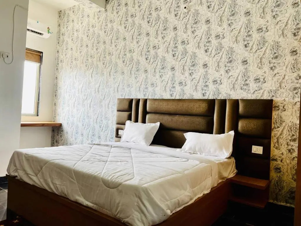 Hotel B P Emerald, Mathura
