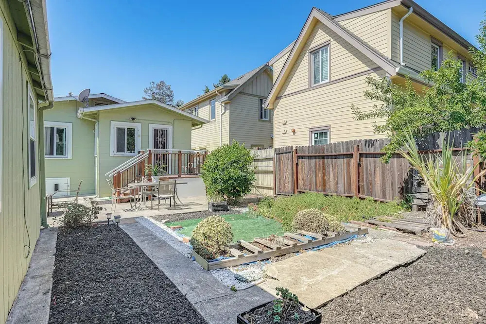 Walkable East Bay Home - 2 Mi to Bart Station