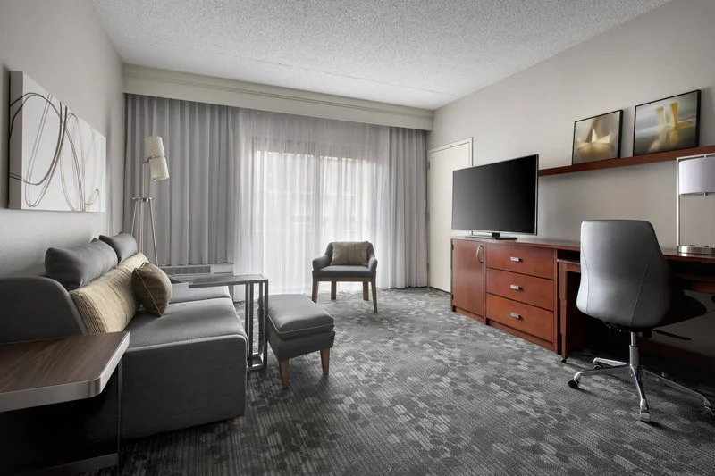 Courtyard Lincroft Red Bank