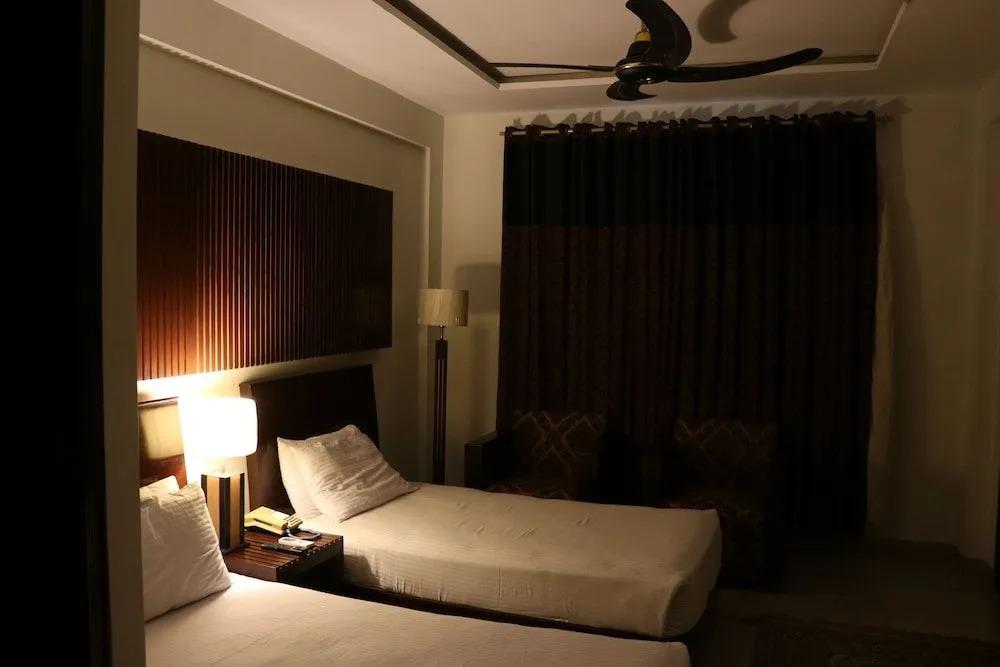 Express Hotel Lahore