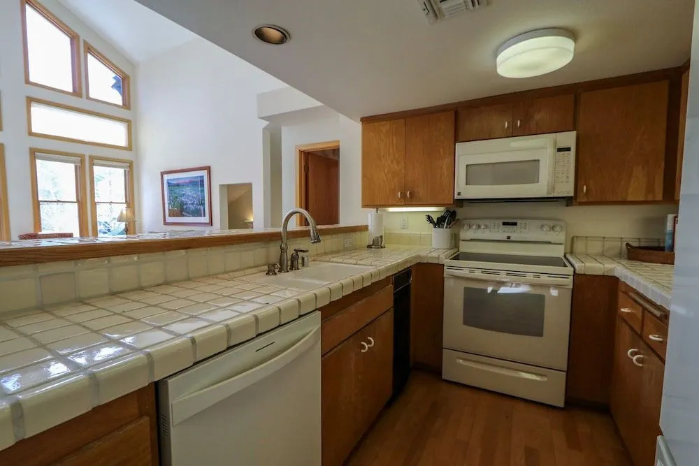 Snowcreek #880 3 Bedroom Condo by RedAwning