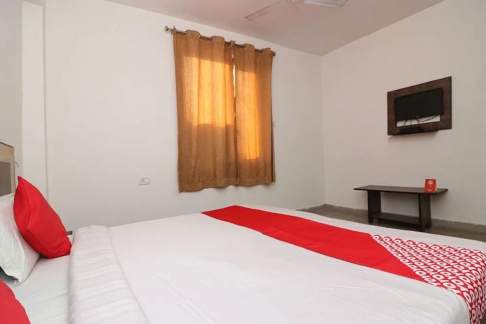 OYO 24878 Hotel Aicon Palace