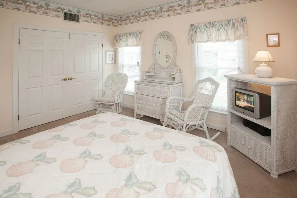 Victorian Sea-cret by RedAwning