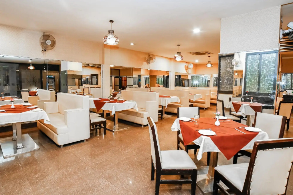 Oyo 35769 Hotel Rishabh
