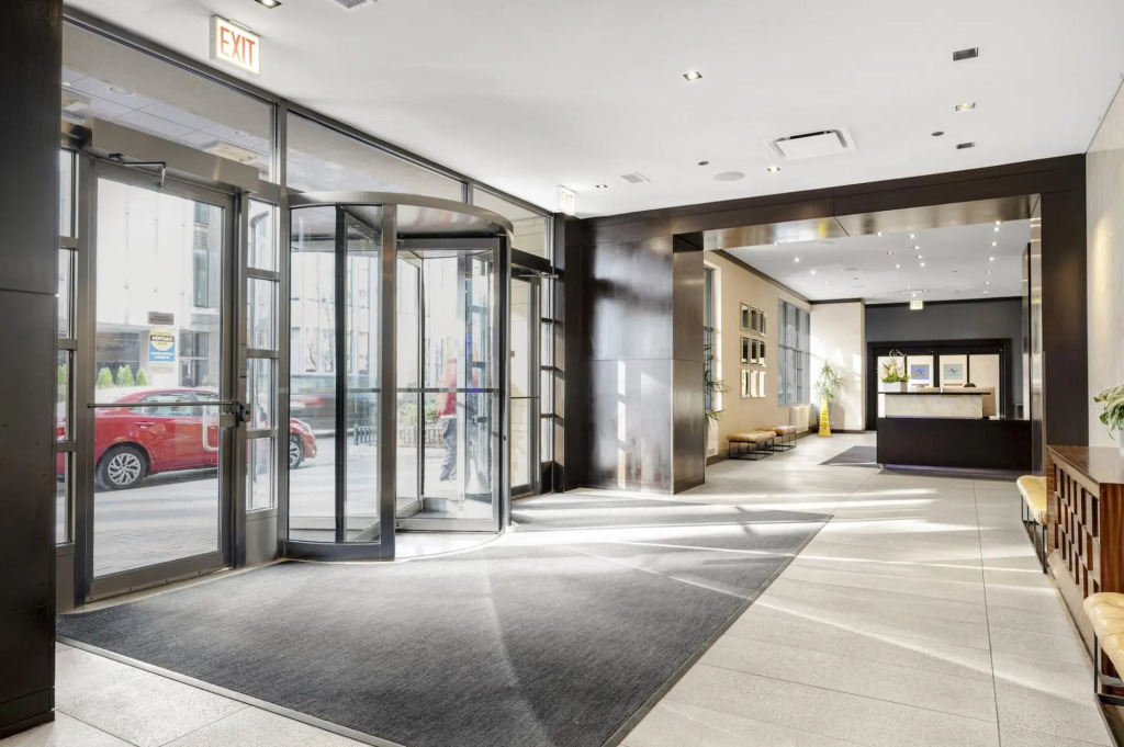 Chicago | Stunning 1BD/1BA River North Apartment