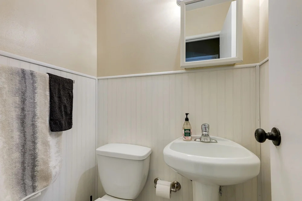 Well-Equipped Dayton Home 5 Mi to University!