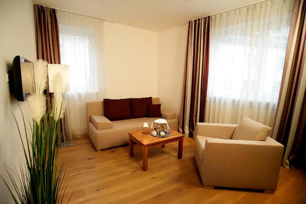CHRIZZ Rooms