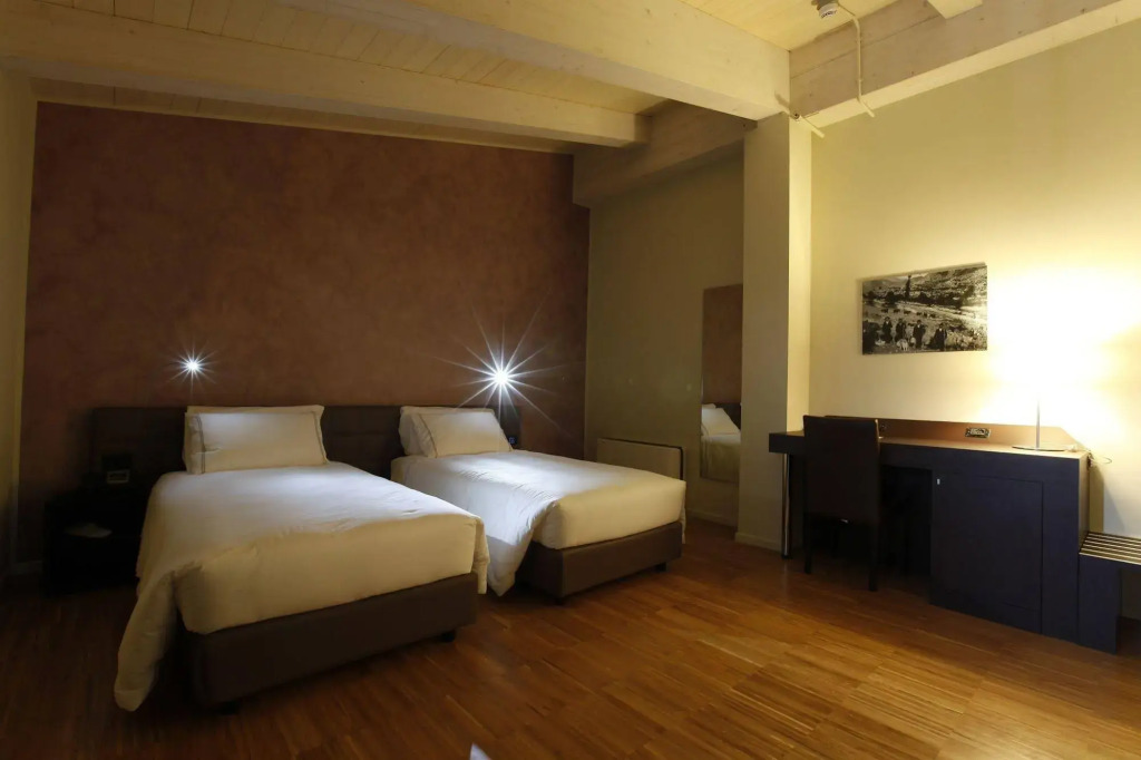 EKK Hotel