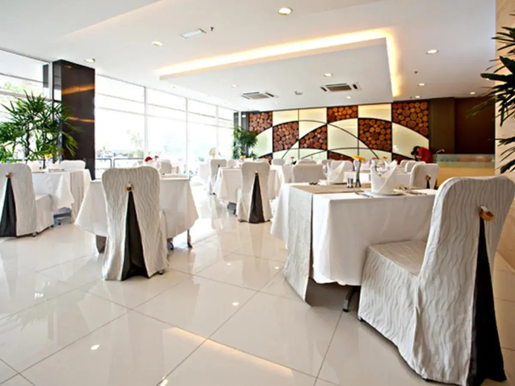 Pinetree Hotel