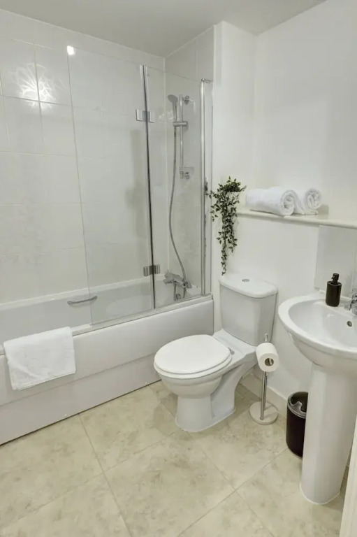 Lovely Flat in Kiln Close With Free Parking