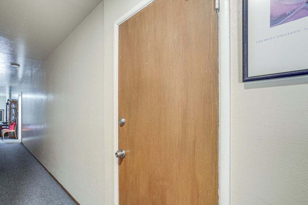 Walkable Dtwn Oakland Apt w/ Shared Rooftop!