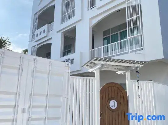Triple J hotel Trang