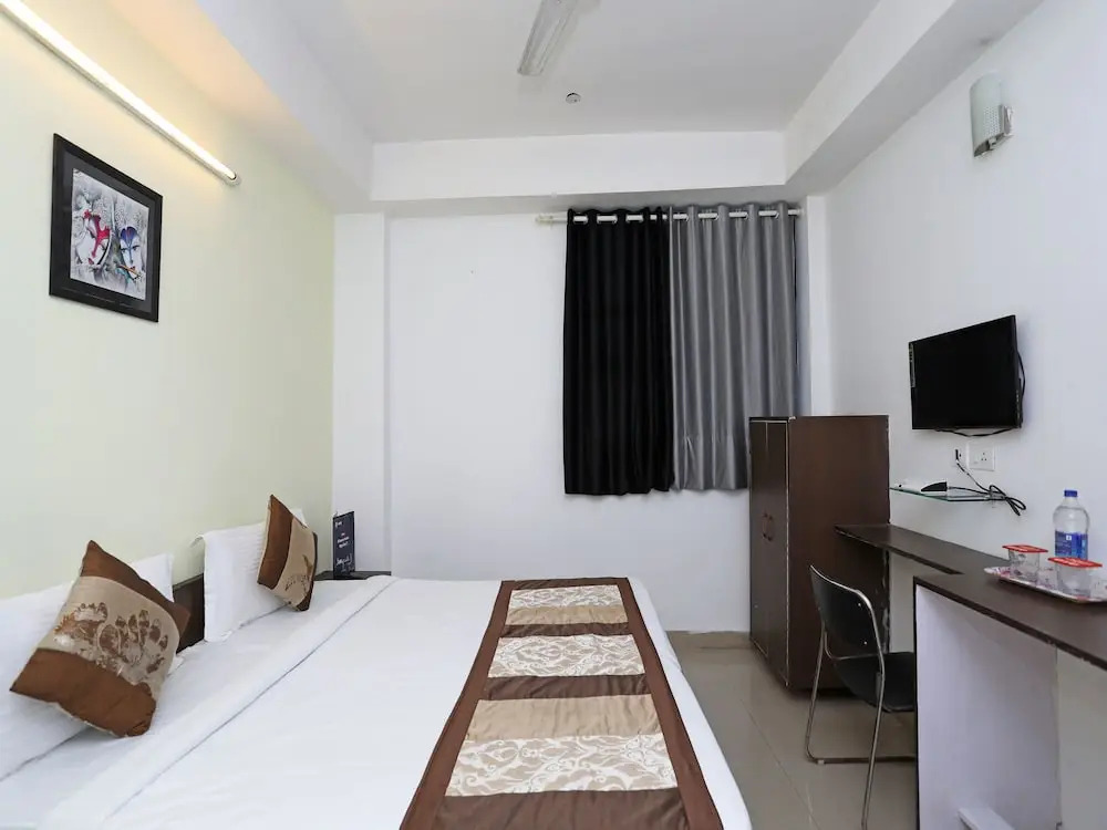 OYO 11392 The Hotel Grand Hospitality