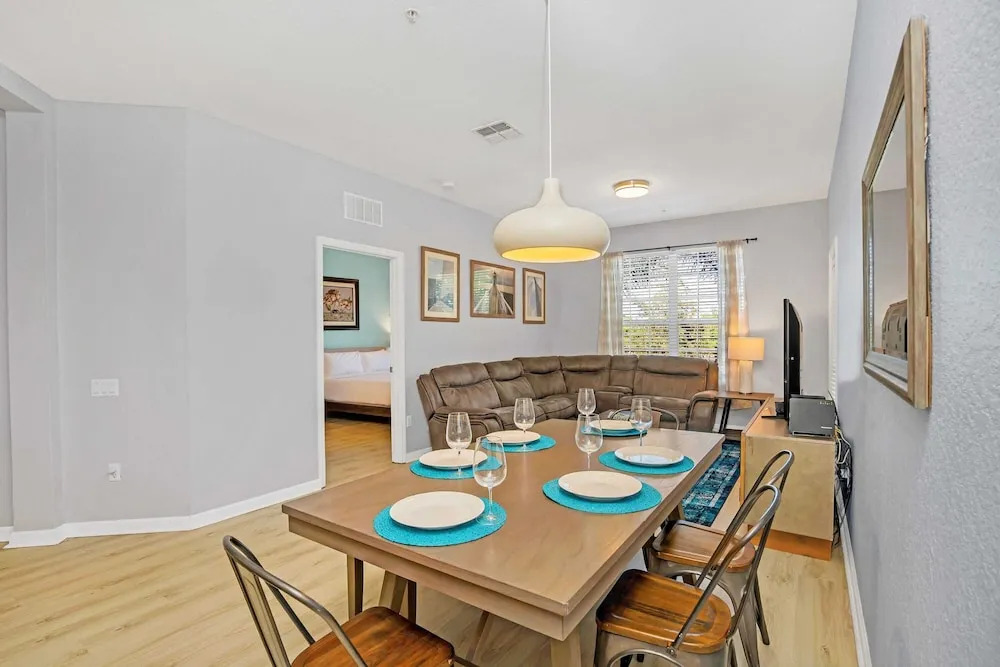 Spacious Condo With Balcony Near Themed Parks! #3vc406