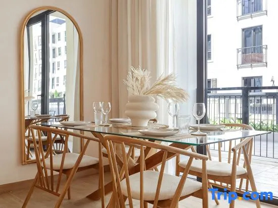 Luxurious Boho Beach 2BR Apartment in La Mer