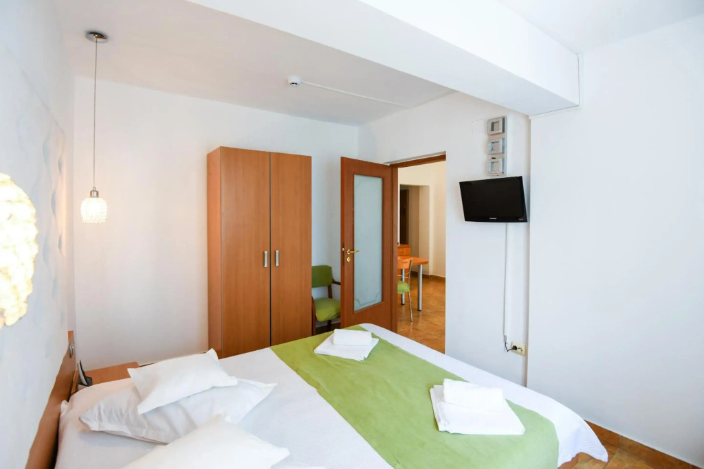 Complex Modern Mamaia