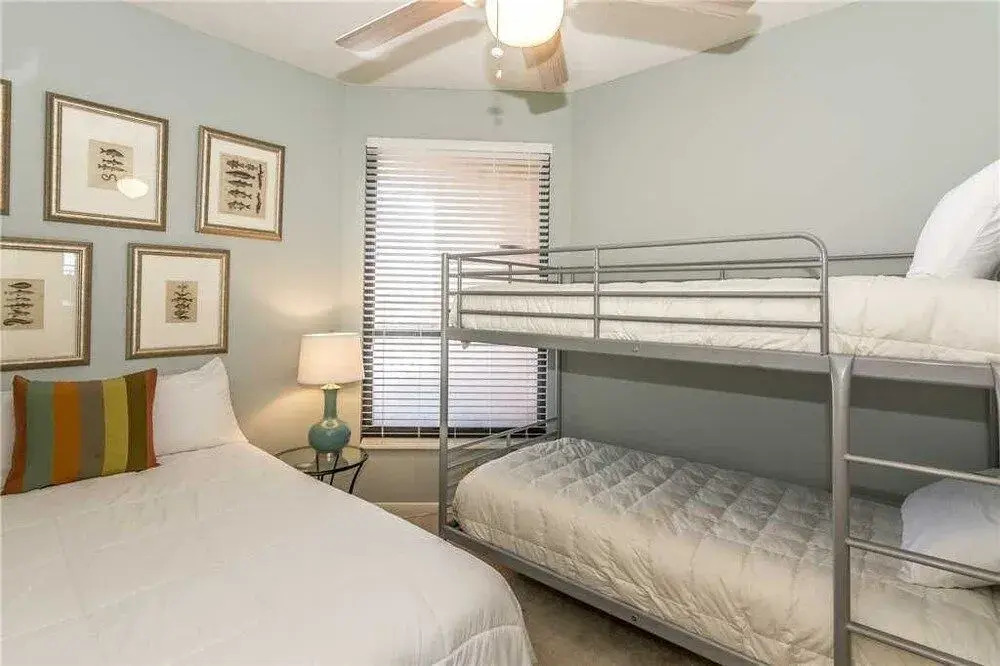 Seachase 504E - 3 Br condo by RedAwning
