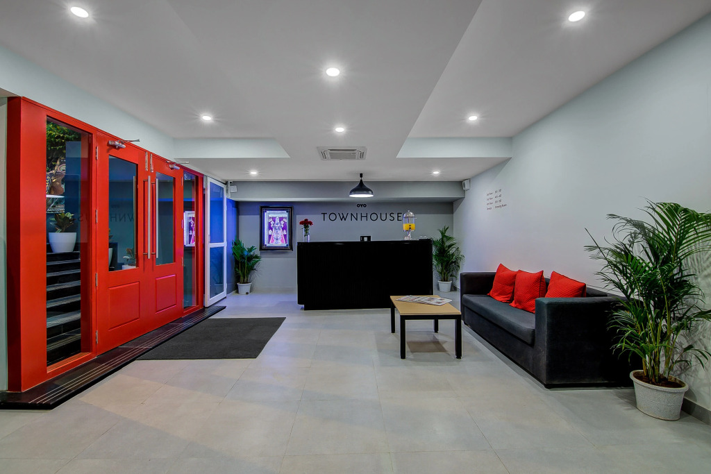 Super Townhouse Global Village Tech Park Near Kengeri Bus Terminal Metro Station