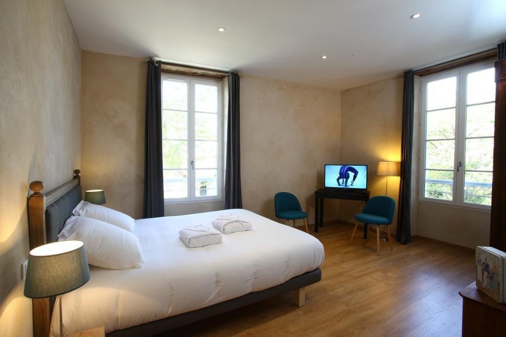 Le Castel Pierre - 7ch&7sdb avec clim, piscine XL, ping-pong, salle fitness et sauna pour 15 personnes