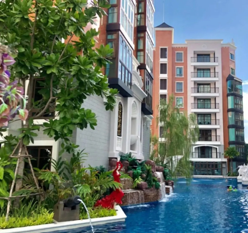 Espana Condo Resort Pattaya Pool Access