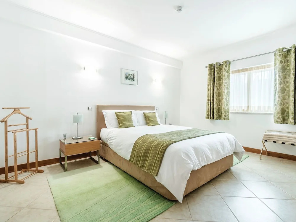 Luxurious T1 Apartment With Shared Pool in Beautiful Surroundings Near Lagos